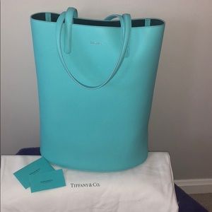 !!Authentic Tiffany Tote !!